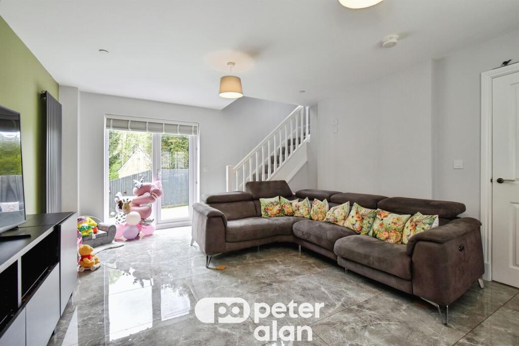 House in Aberdare, Aberaman North - View 2