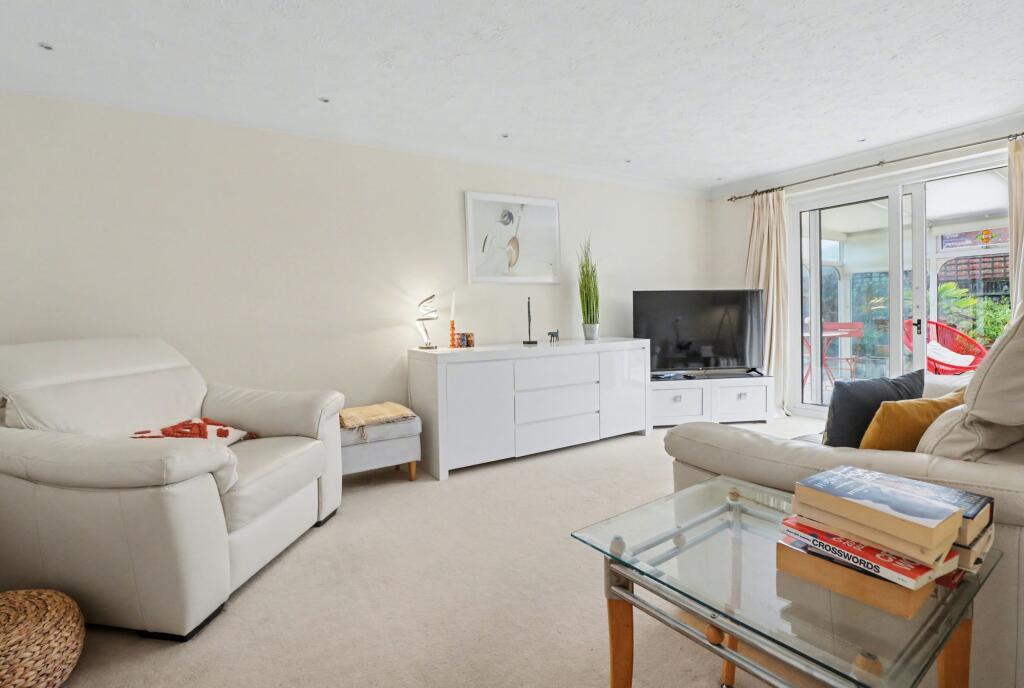 Garratt Close, Hedge End, SO30 photo 3
