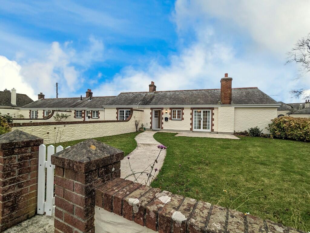 Main image of property: Veryan Green