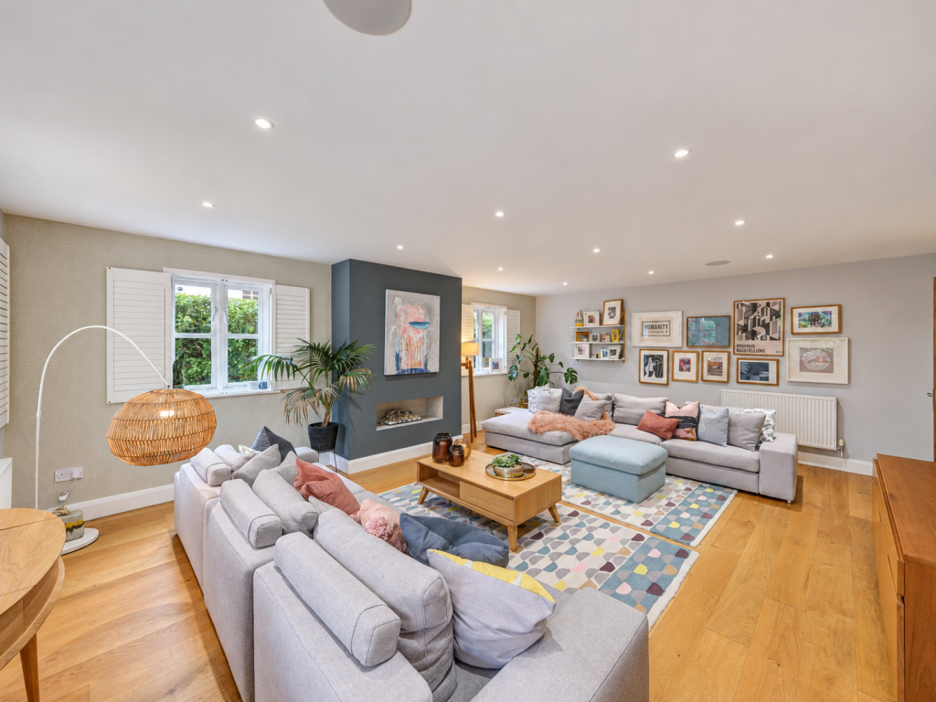 Whitbarrow Road, Lymm, Cheshire, WA13 9AW photo 4