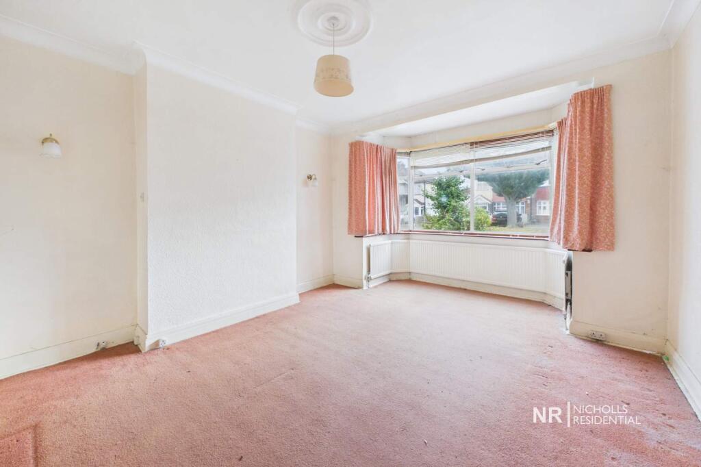 House in Sutton - View 2