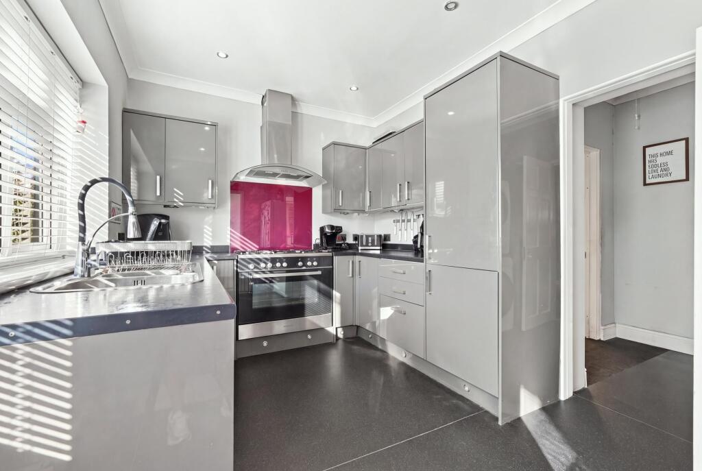 House in Southend-on-Sea - View 4