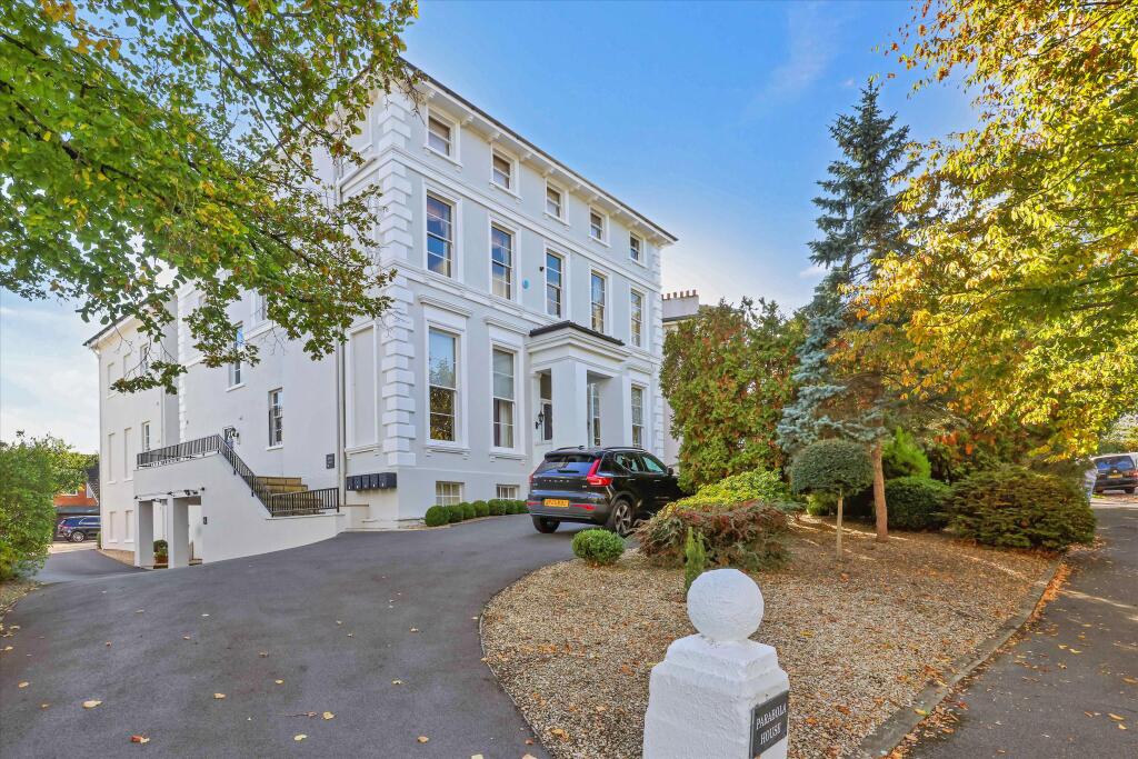 3-bed flat on Parabola House, Parabola Road, Cheltenham, Gloucestershire, GL50, £425,000