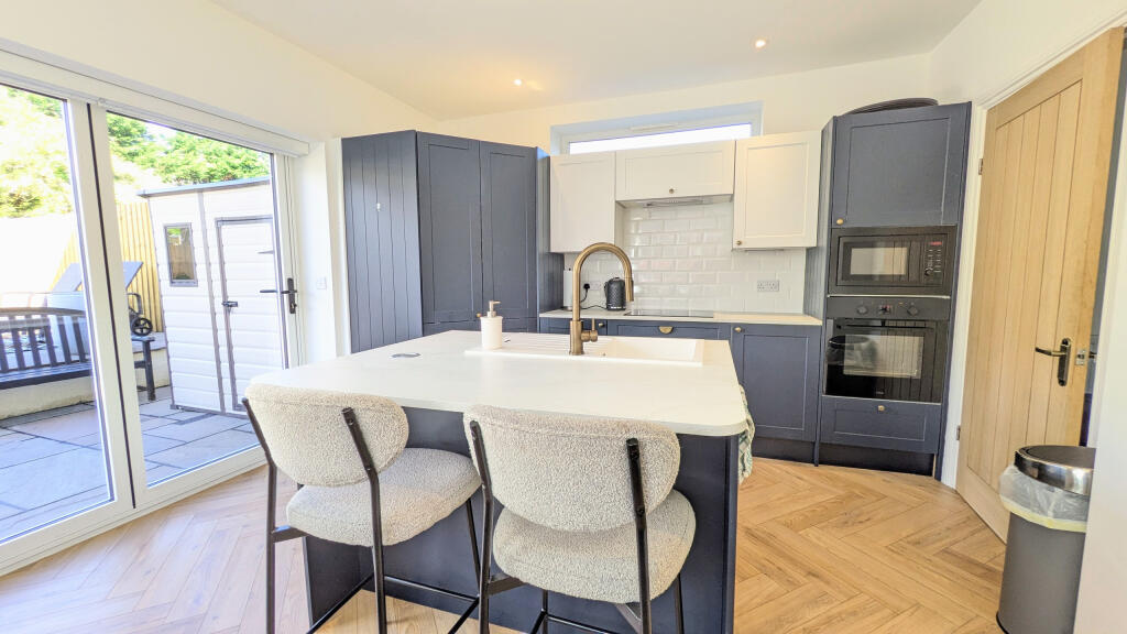 House in Merthyr Tydfil, Castle Park Estate, Clwydyfagwyr - View 2