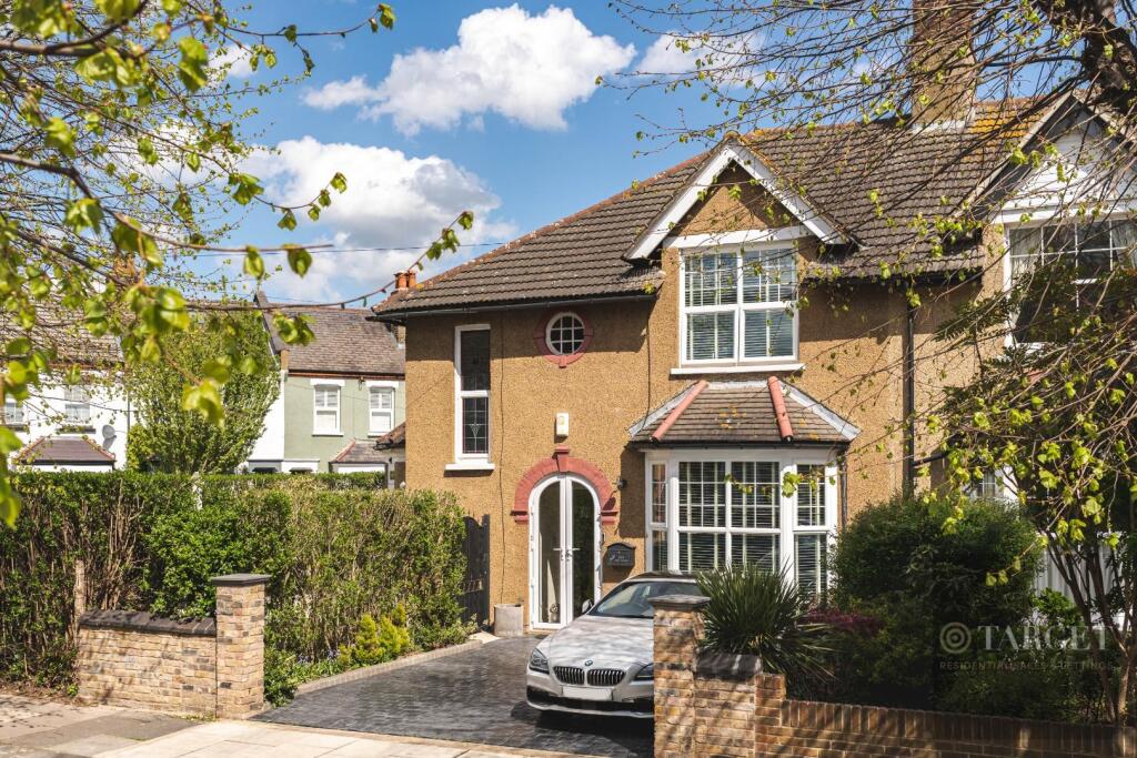 Main image of property: First Avenue, Enfield EN1