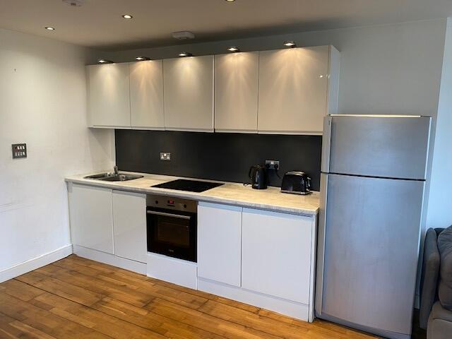 Apartment in Cardiff, Castle - View 4