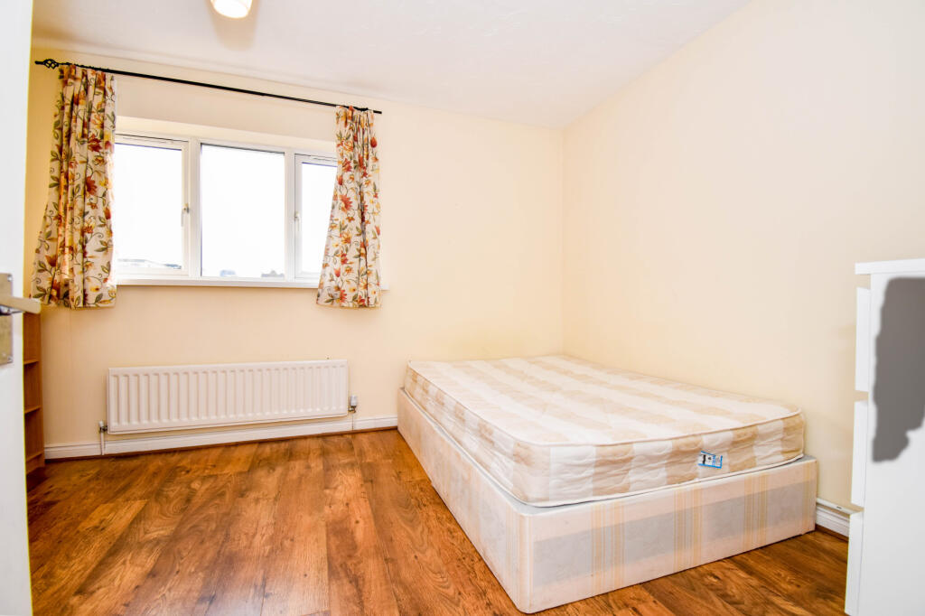 5 bedroom terraced house for rent