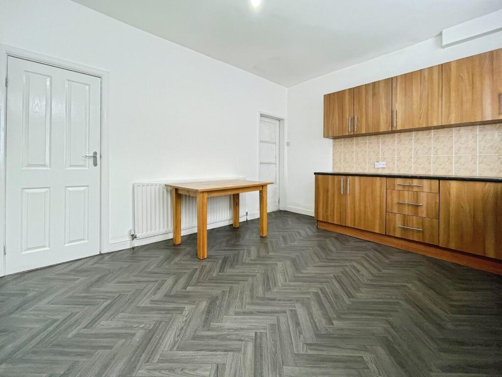 Woodhall Terrace. Bradford, BD3 7DA photo 5