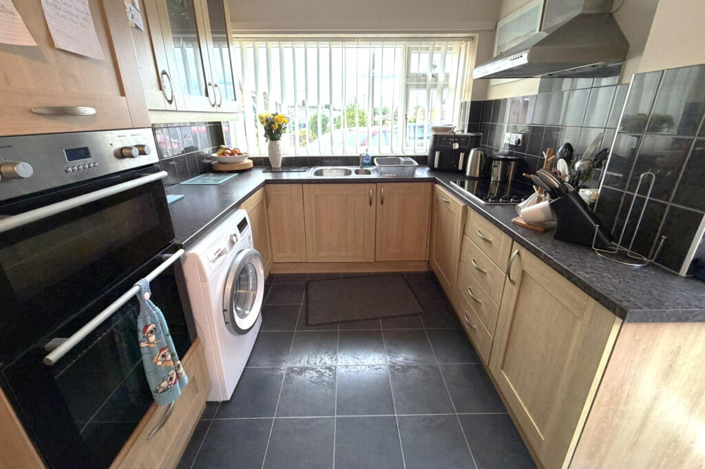 House in East Suffolk, Oulton Broad - More