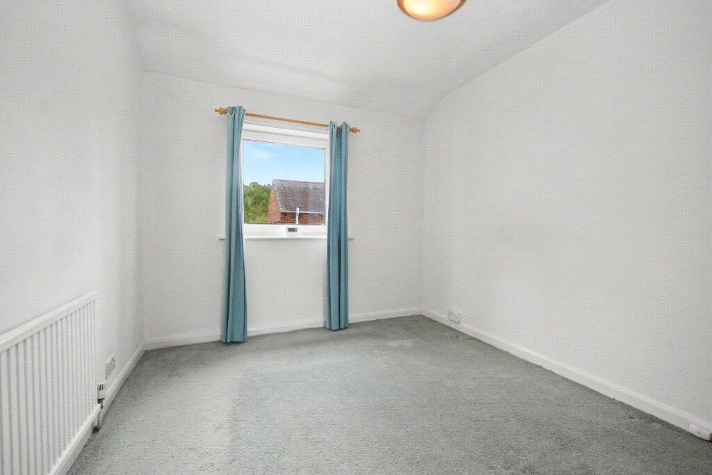 House in Wakefield, Crigglestone - More