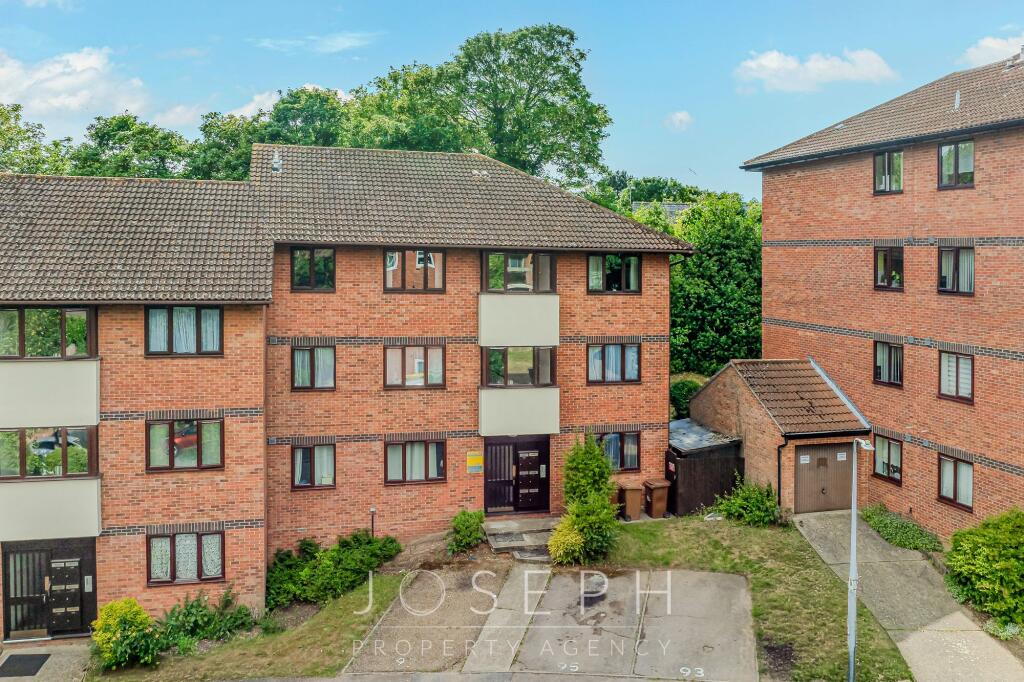 Main image of property: Oakstead Close, Ipswich, IP4