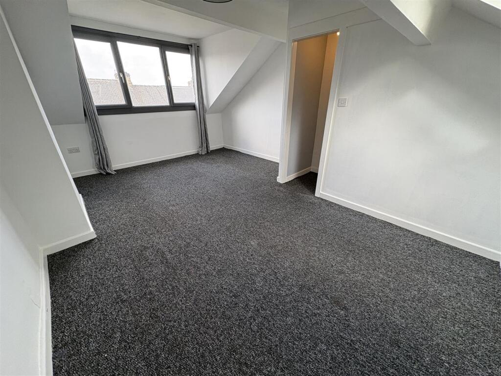 House in Bradford, Swain Green, Laisterdyke - View 5