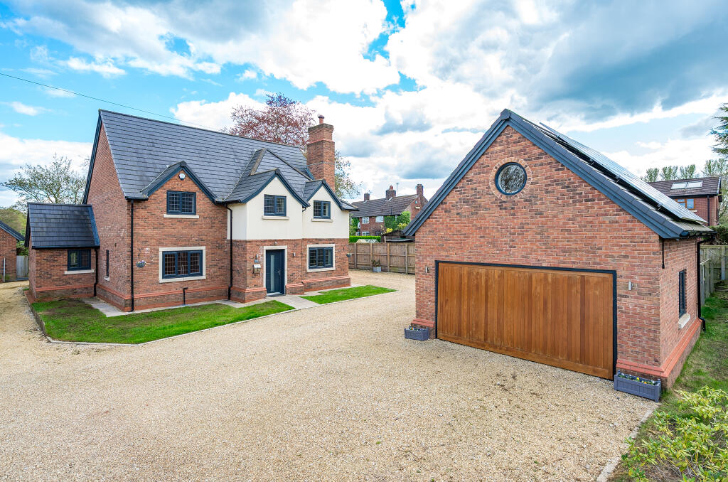 Main image of property: Oak House, b, Macclesfield Road, Holmes Chapel