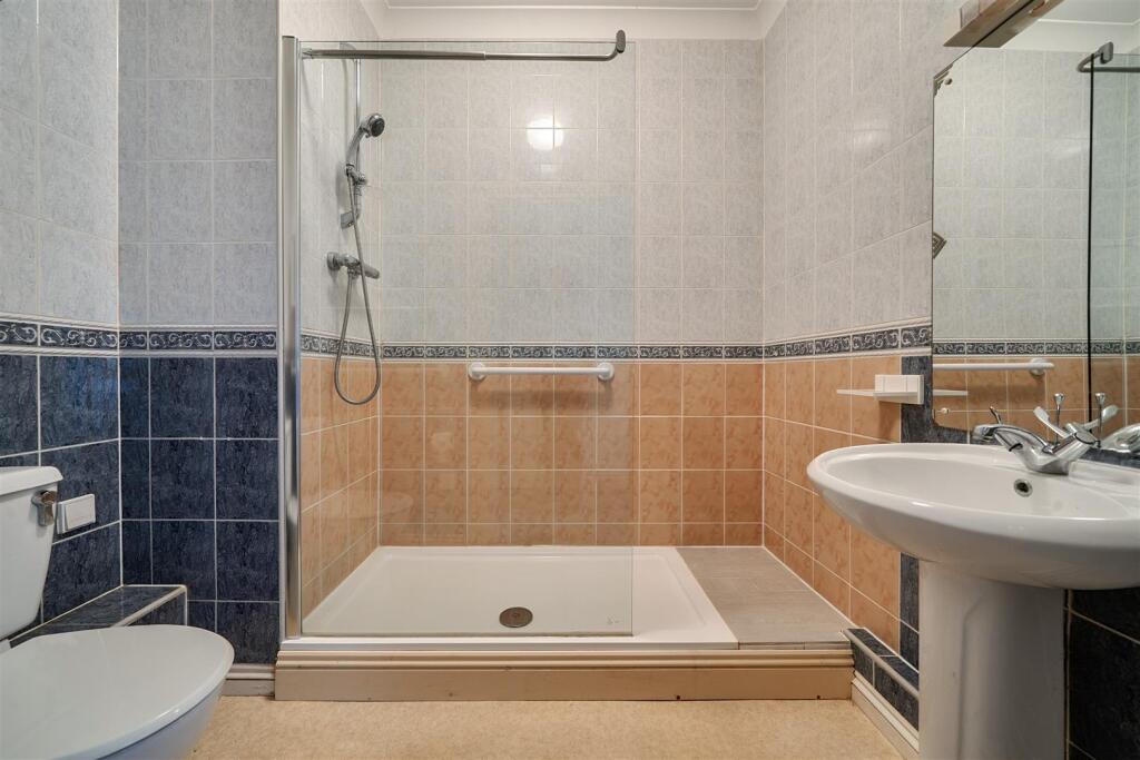 Apartment in Dorchester, Poundbury - More