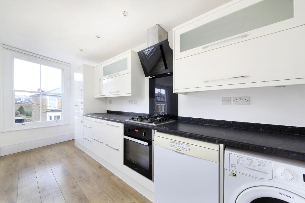 Apartment in London - View 5