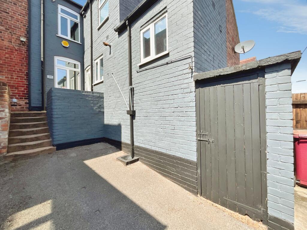 2-bed terraced on Prospect Drive, Mansfield, NG20, £125,000