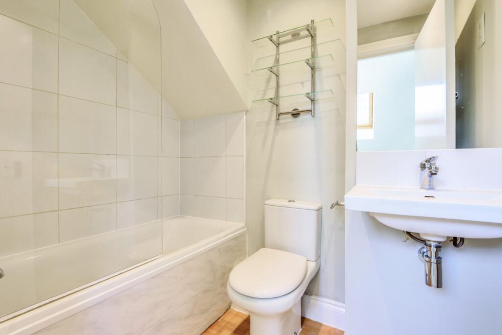 Apartment in London - More