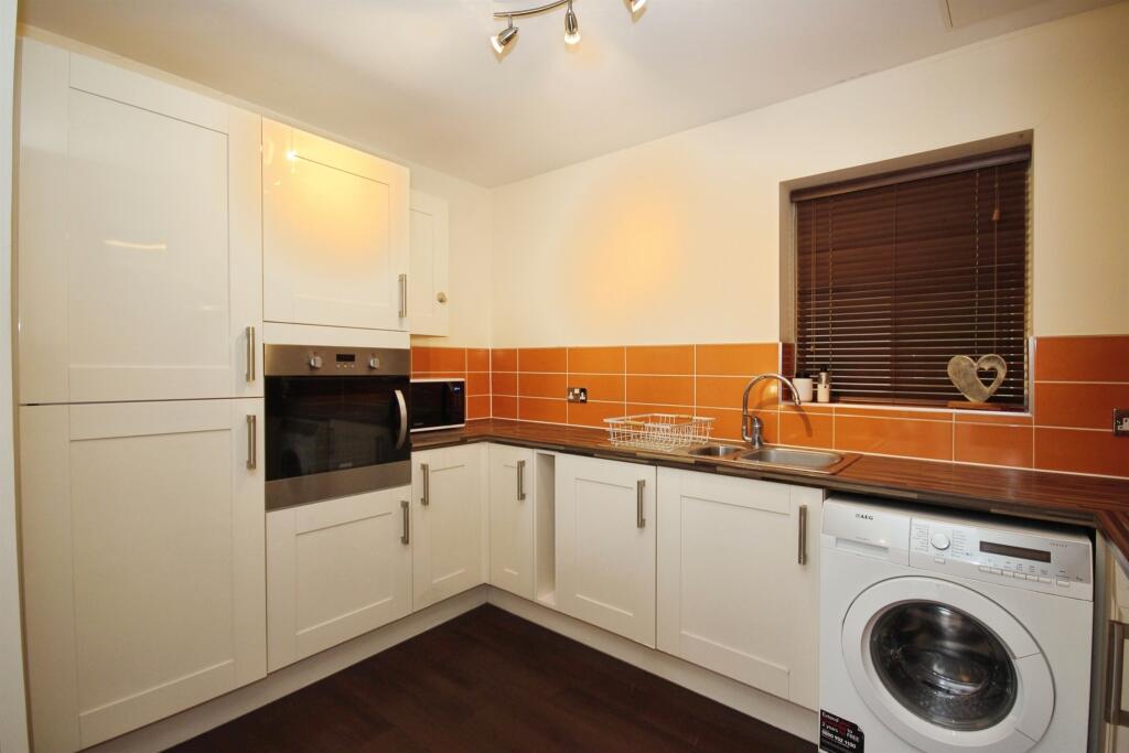 Apartment in Warwick, Royal Leamington Spa - View 2