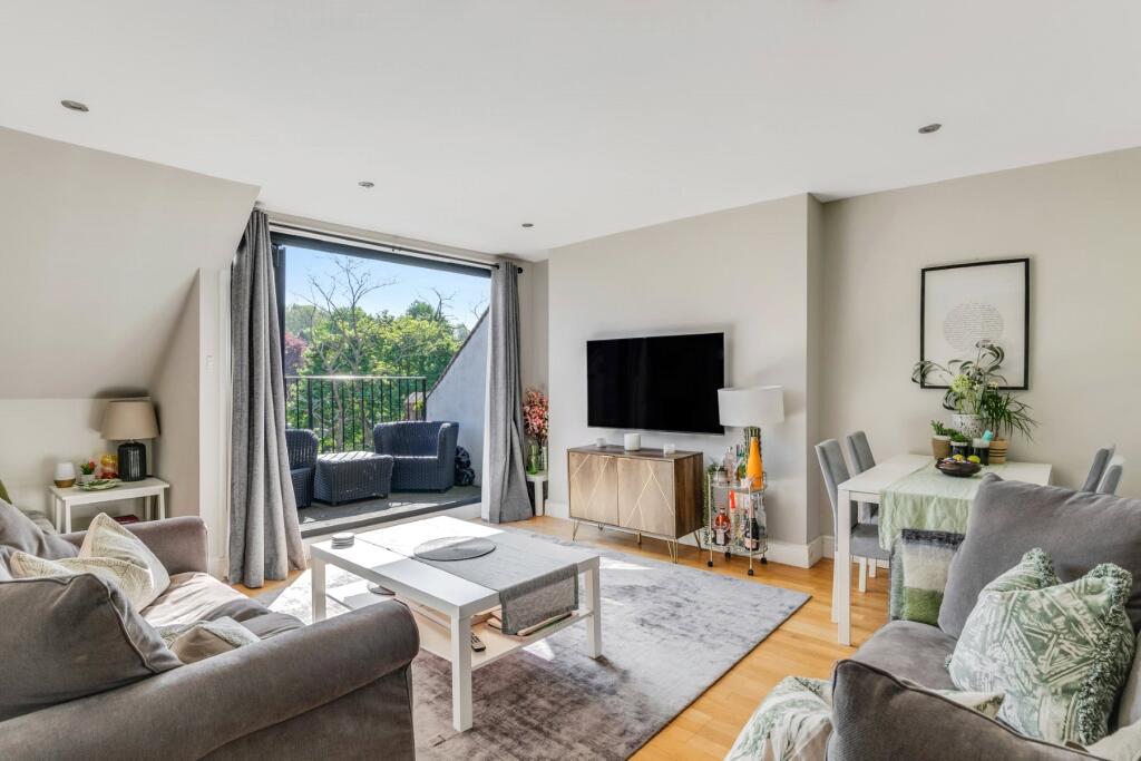 3-bed flat on Frognal, Hampstead, NW3, £900,000