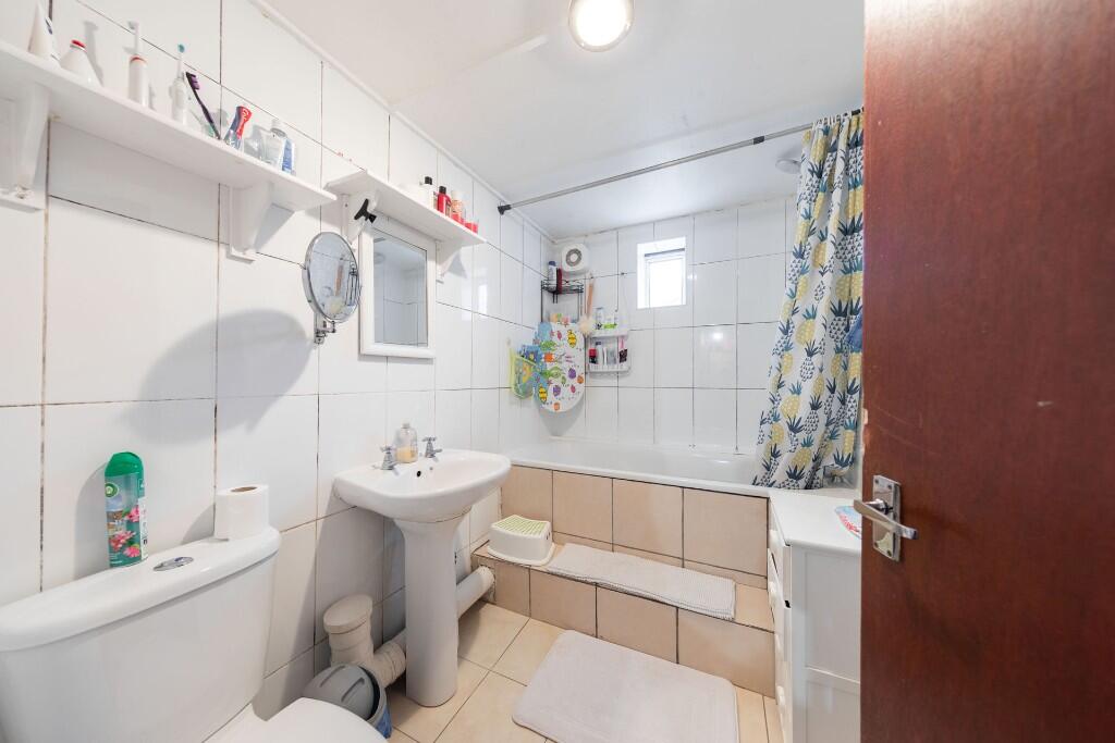 Main image of property: Roding Lane South, Ilford, London, IG4
