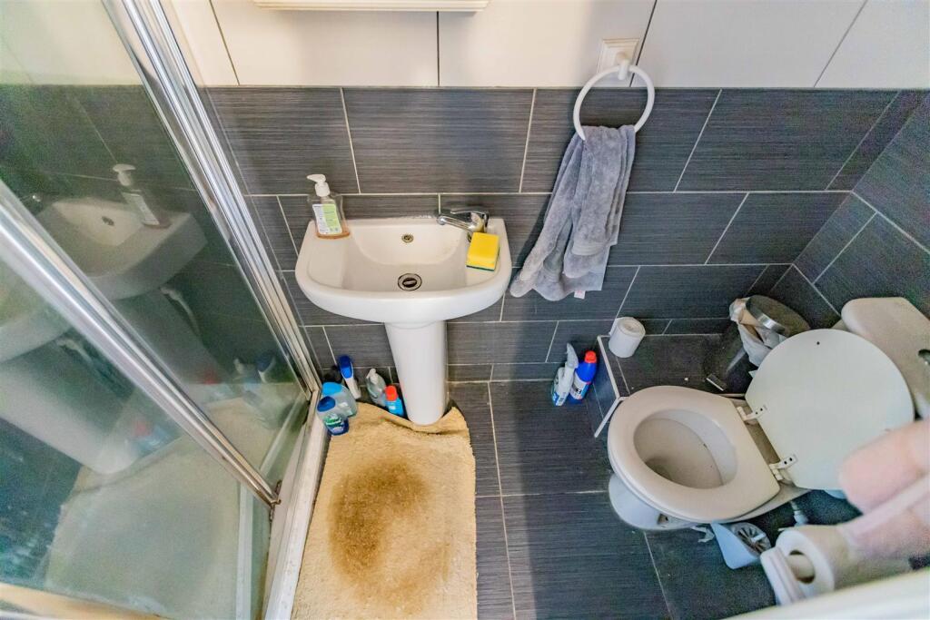 6 bedroom house for rent