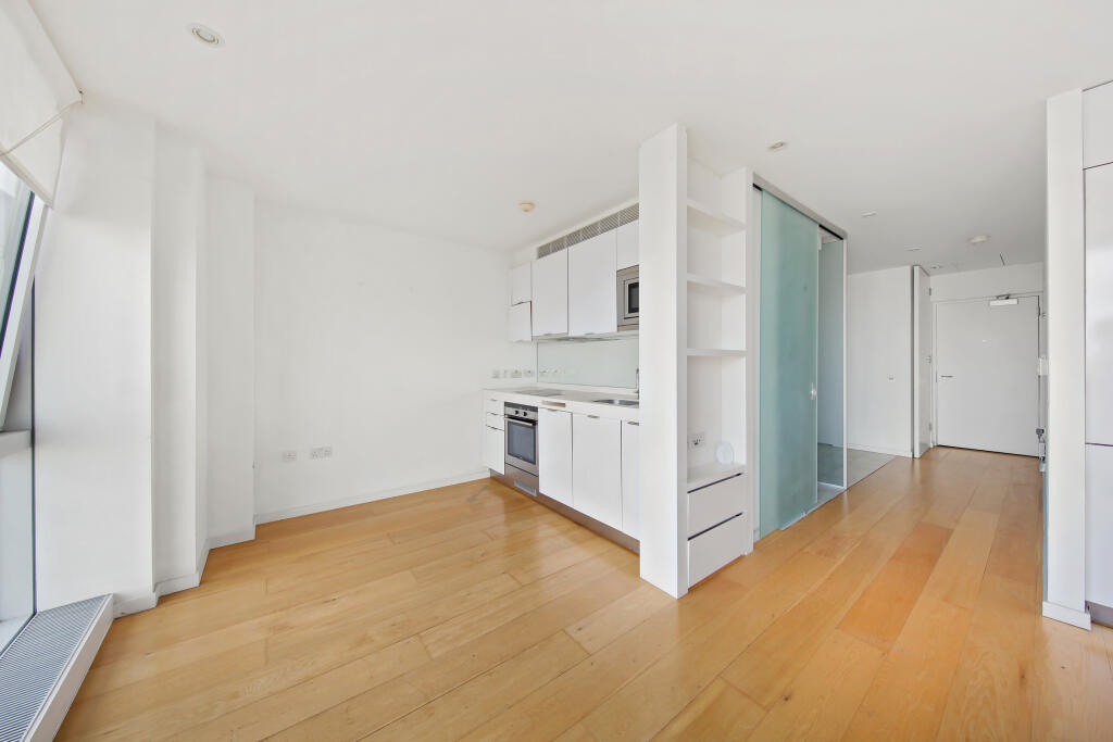 Fairmont Avenue, E14 photo 4