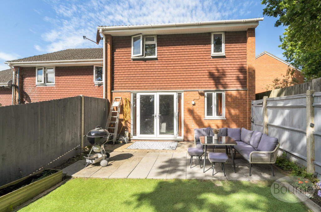 3 bedroom end of terrace house for sale in Murrell Road, Ash, Surrey, GU12