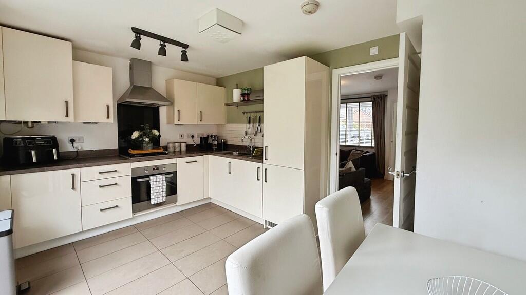 Athelney Avenue, Westbury photo 5