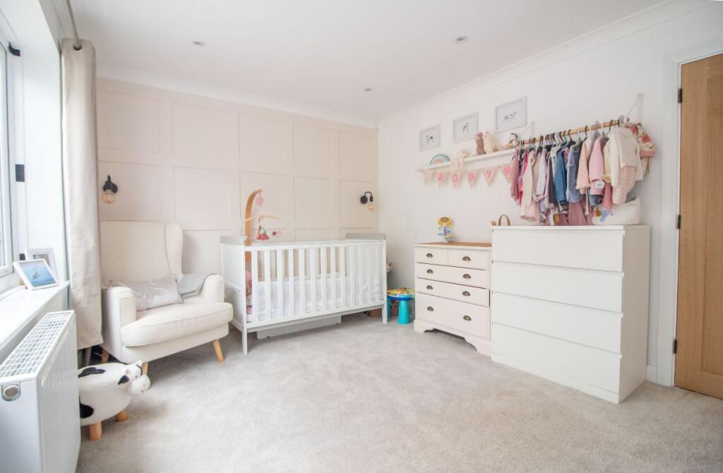 House in Havant, Cowplain - More