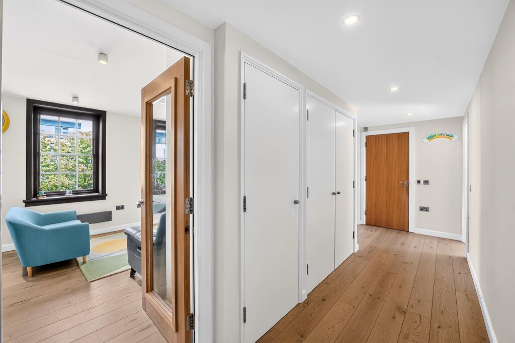 Apartment in London - More