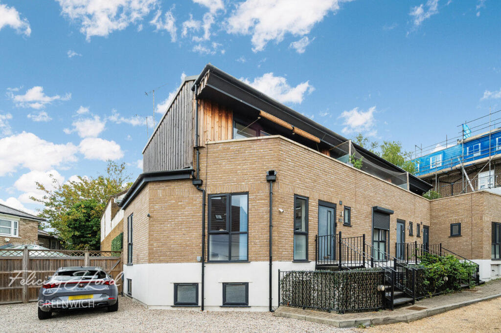 House in London, Royal Borough of Greenwich - More