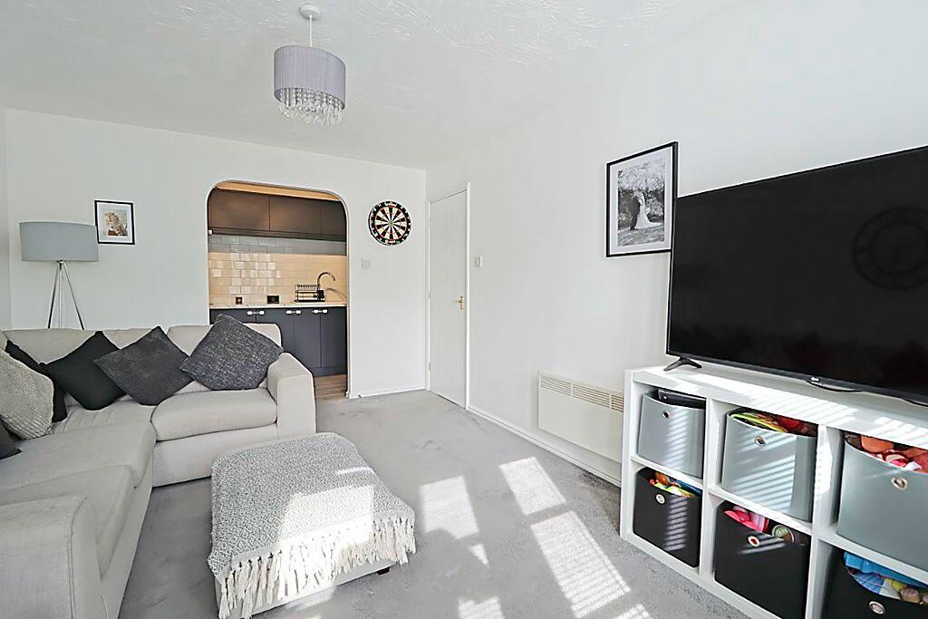 Apartment in Southend-on-Sea, Essex - More