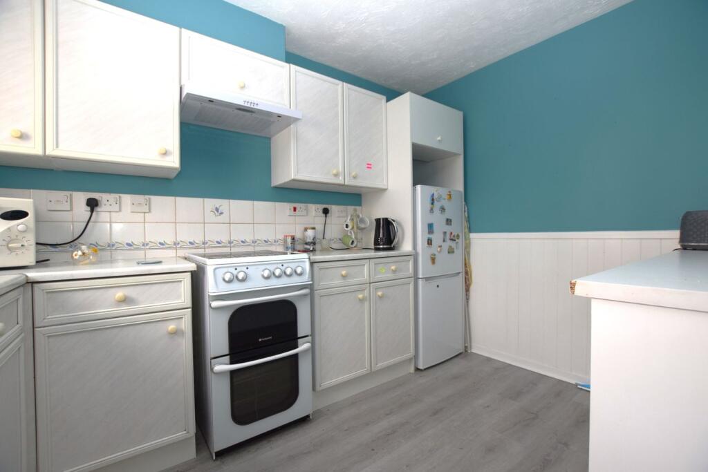 House in Basildon, Laindon Cross, Steeple View - View 4