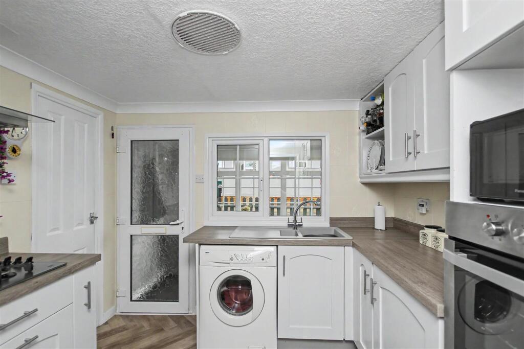 Kingsmead Park, Swinhope, Market Rasen - More