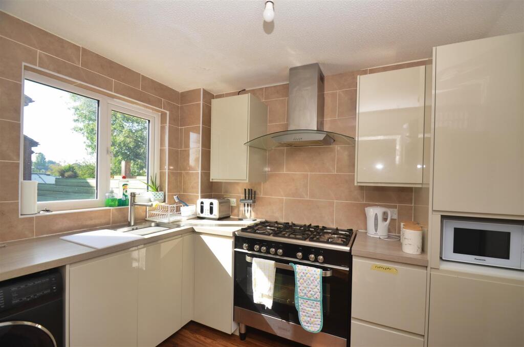 House in Ryde, Swanmore - More