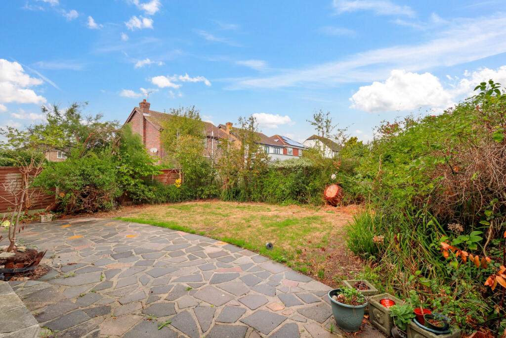 Albion Road, South Benfleet photo 4
