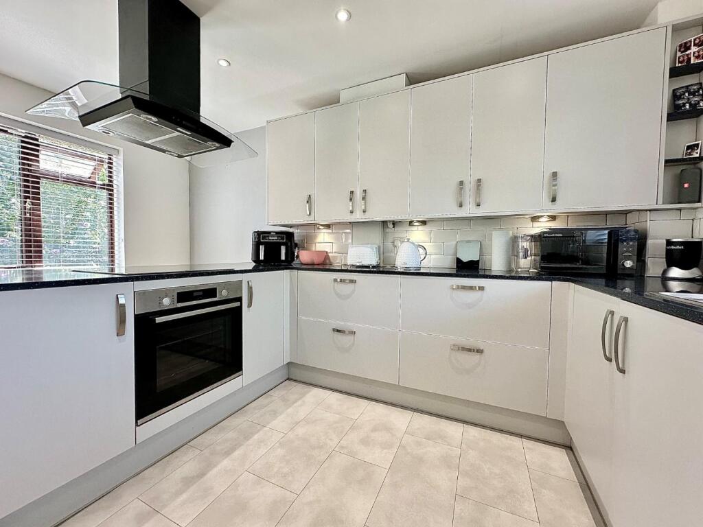 Verdant Vale, East Hunsbury, Northampton NN4 photo 4