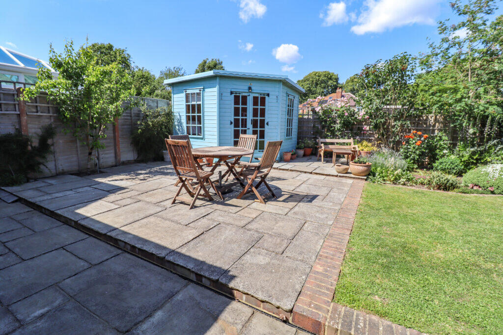 Meadow Close, Hayling Island photo 4