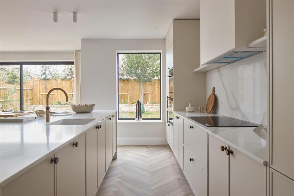 House in Tunbridge Wells, High Brooms, Southborough - View 2