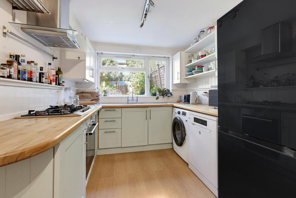 Apartment in Twickenham - View 3