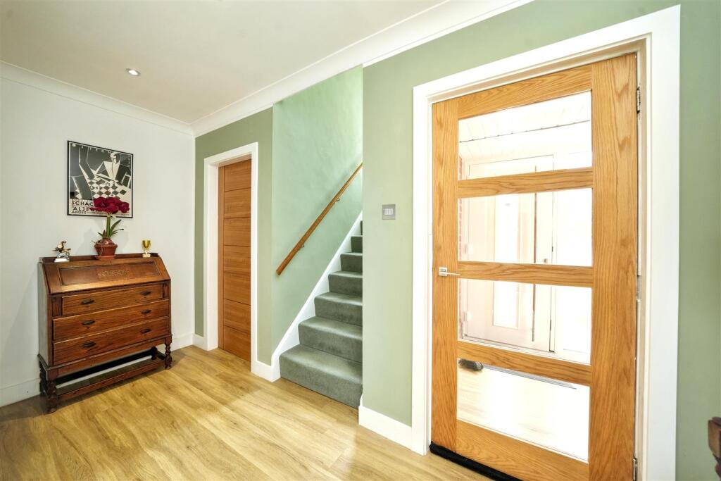 House in South Staffordshire, Codsall Wood, Codsall - View 4