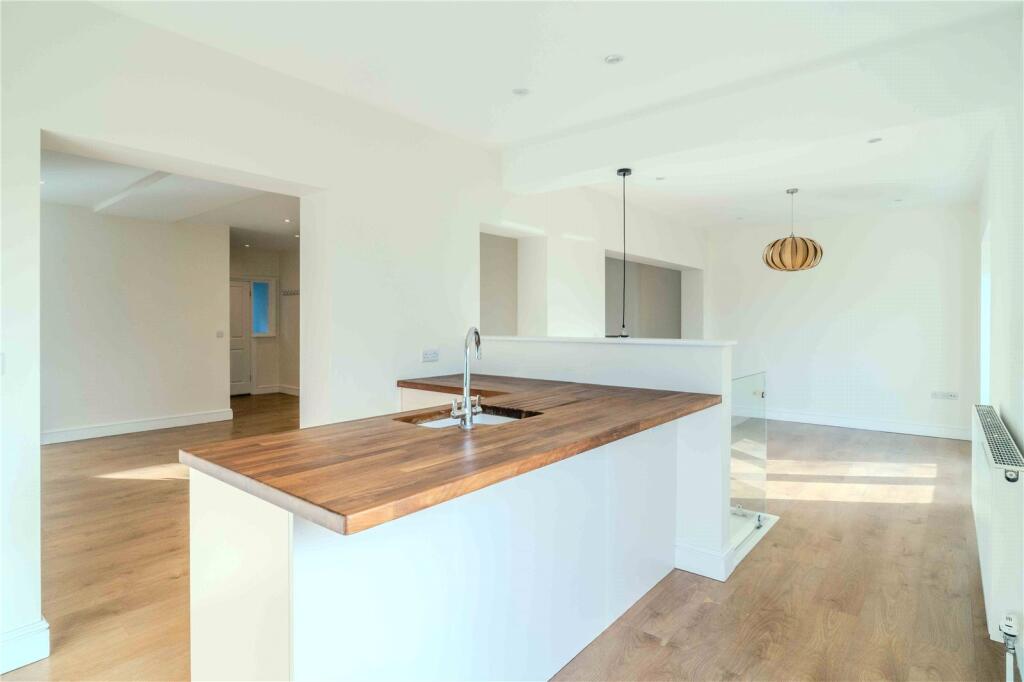 Evesham Road, Broadway, Worcestershire, WR12 photo 2
