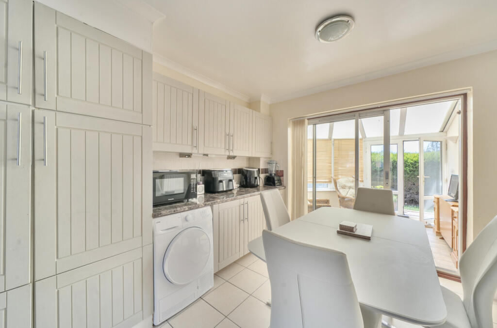 Bevisland, Eldene, Swindon, SN3 photo 4