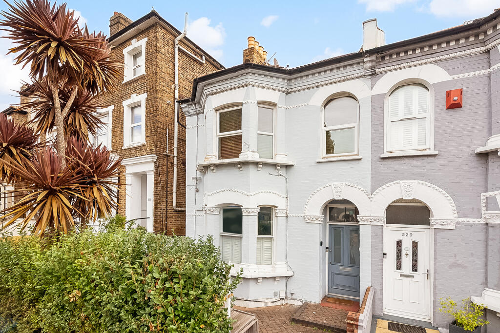 3-bed flat on Ground Floor Flat, Lordship Lane, Southwark, London, £825,000