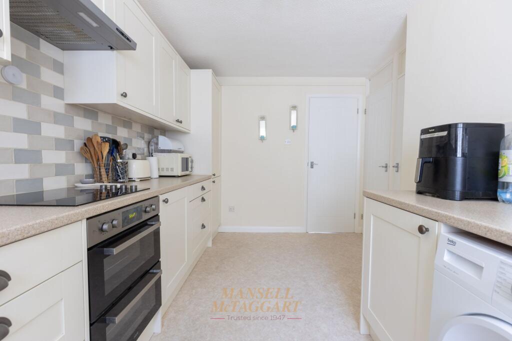 Apartment in Crawley, West Sussex - View 4