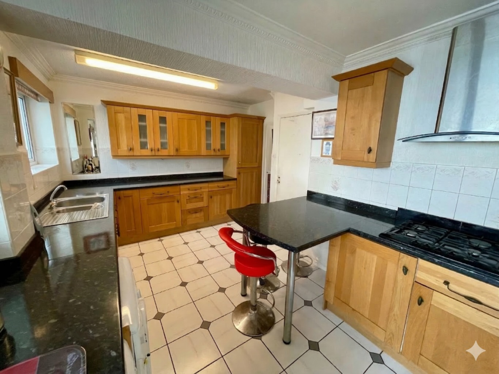 Hemingford Drive, Luton, Bedfordshire, LU2 7BA photo 4