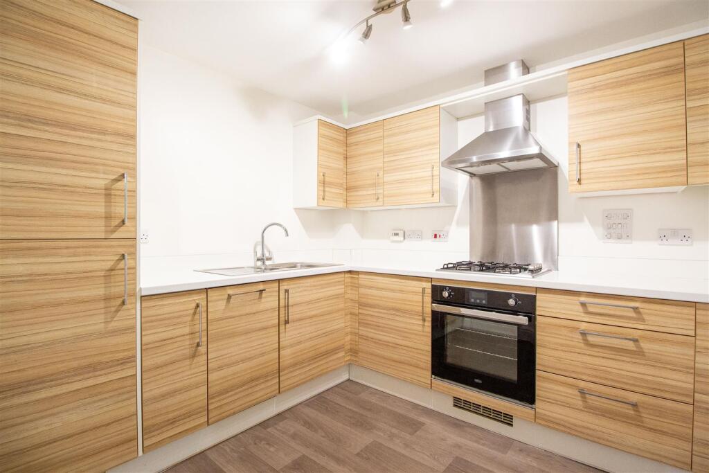 Apartment in Redhill - View 3