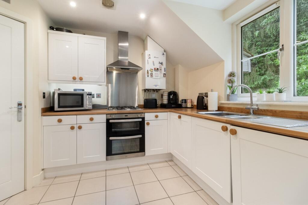 Apartment 2, Nightingale Court, 2 Jenny Lind Grove, Malvern, Worcestershire photo 2