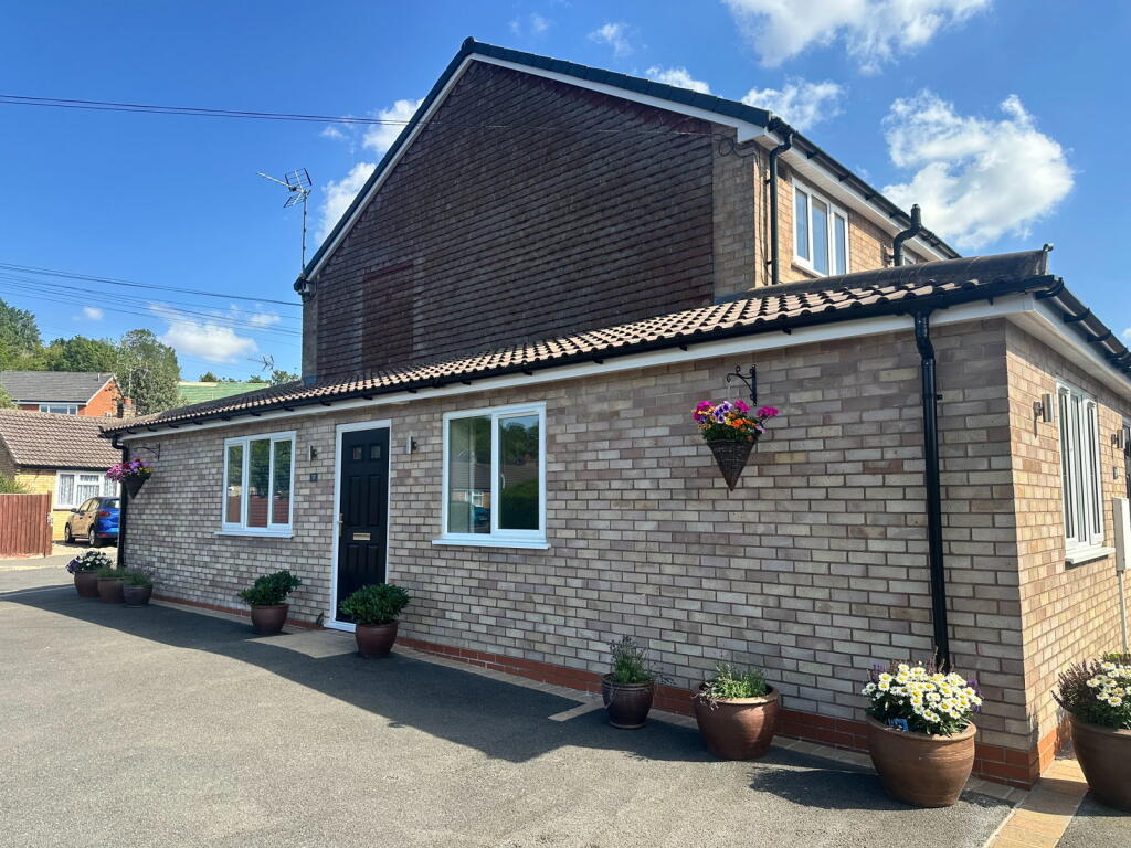 Main image of property: Whitley Road, Henley-in-arden, B95 5LJ