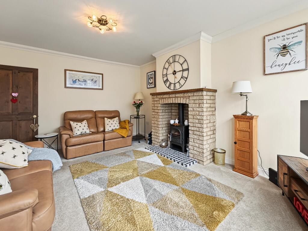 House in Northampton, West Northamptonshire - More